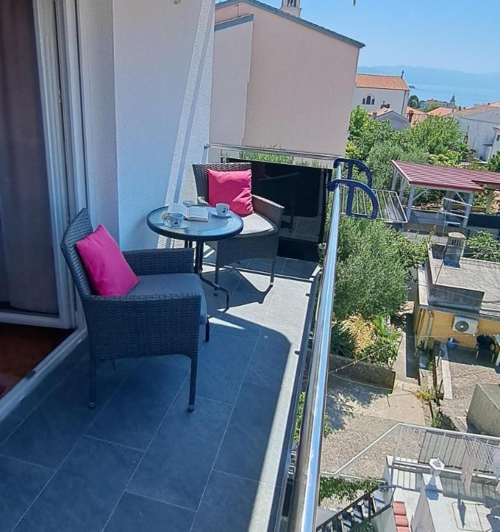 Apartments Ema Crikvenica Exterior foto